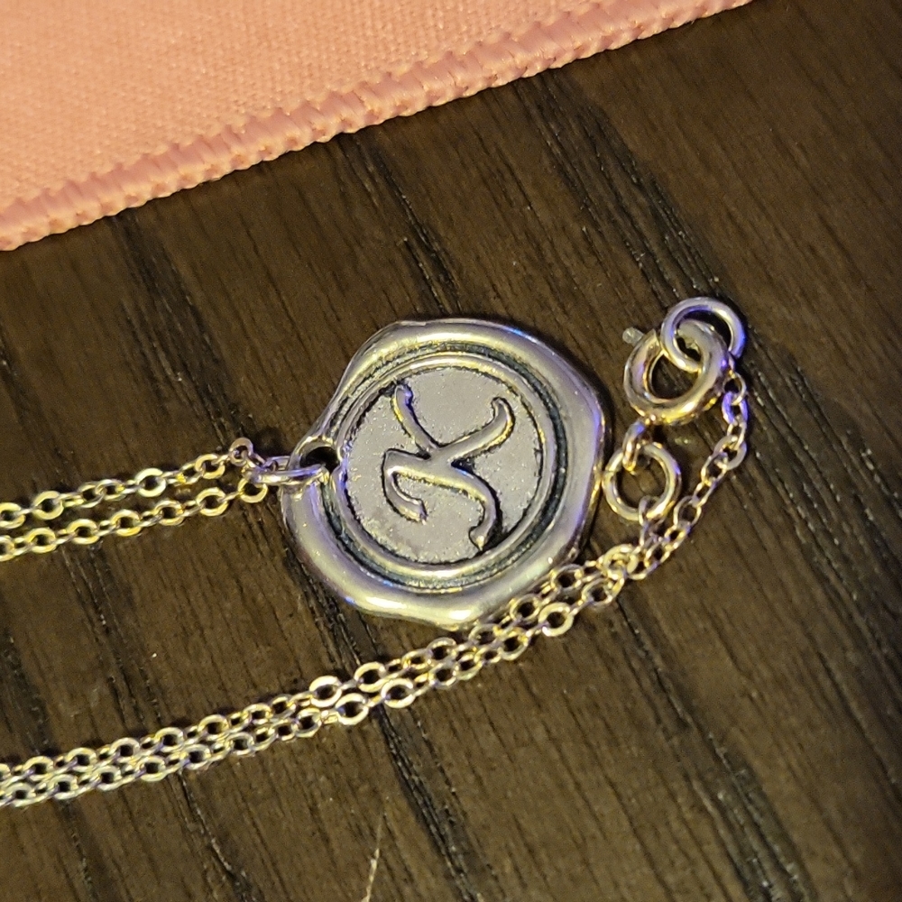 Letter K necklace - Picture 3 of 4